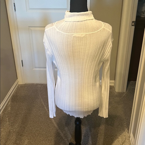Time and Tru White Turtleneck Sweater - Picture 6 of 14